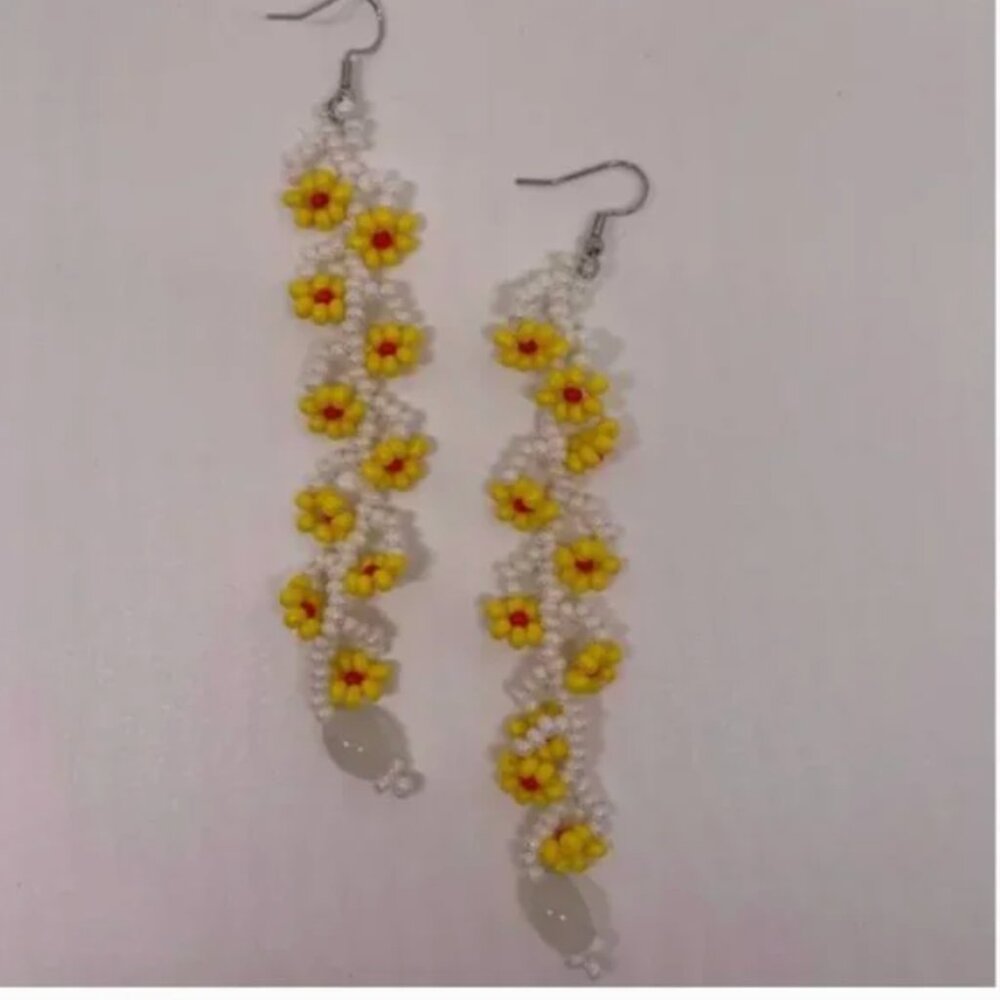 ⭐❤️ FREE Daisy Beaded Flower Drop Boho Peasant hipster Hippie Chic Farm Earrings - Picture 3 of 8